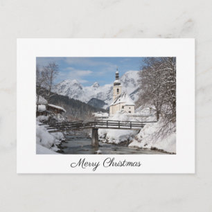Carte de Noël avec église dans la neige dans les A