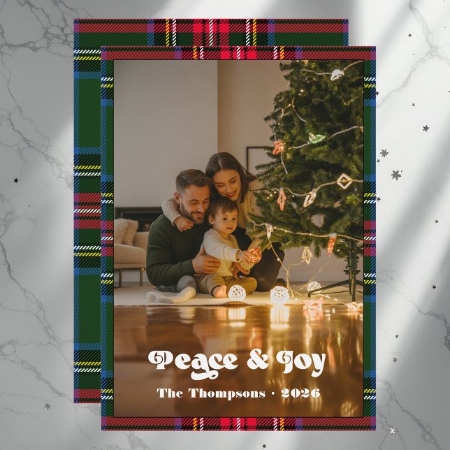 Carte de Noël familiale à carreaux verts Peace & J (Peace & Joy Green Tartan Plaid Family Christmas Holiday Card)