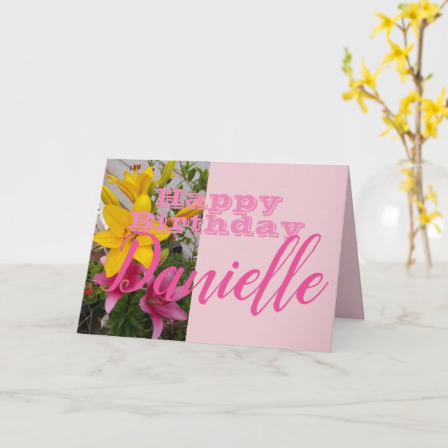 Carte de nom des femmes d'anniversaire rose Lily F (Fleur jaune)