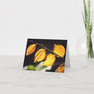 Carte de note jaune de feuille d'automne