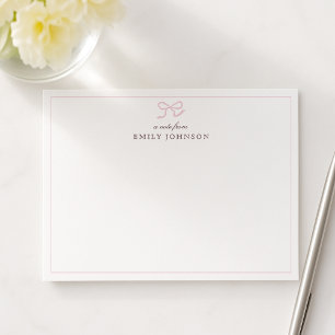 Carte de note plate avec ruban rose et rayures