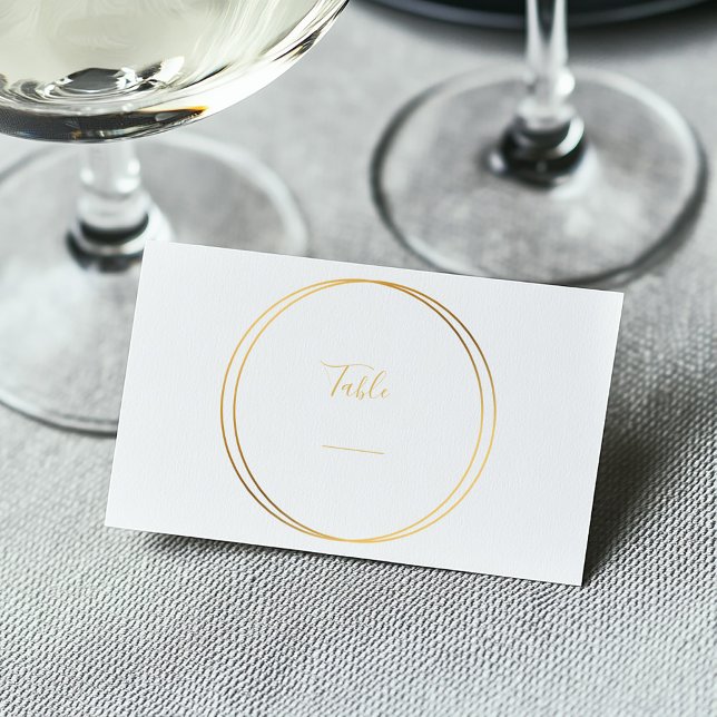 Carte de numéro de table Elegant Gold Rings (Gold rings around elegant text for a wedding reception table number.)