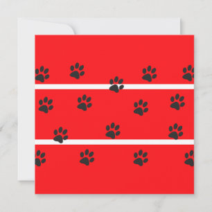 Carte de pattes de chat noir arrière - plan rouge.