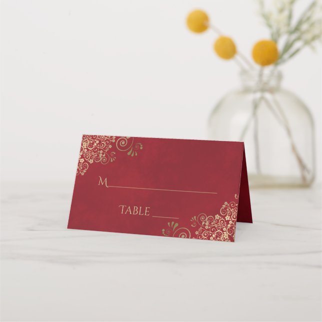 Carte De Placement Boucles d'or sur Crimson Red Elegant Mariage écrit (Devant)