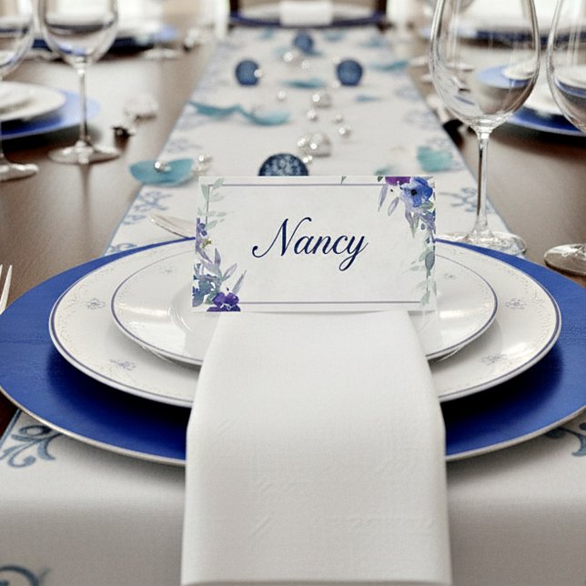 Carte De Placement Budget blanc mariage fleuri violet et bleu (Créateur téléchargé)