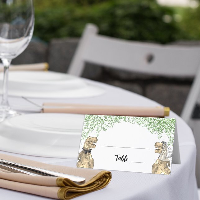 Carte De Placement Dinosaur Thème Mariage Foliage (Dinosaur wedding table place card with T-Rex bride and groom with jungle foliage)