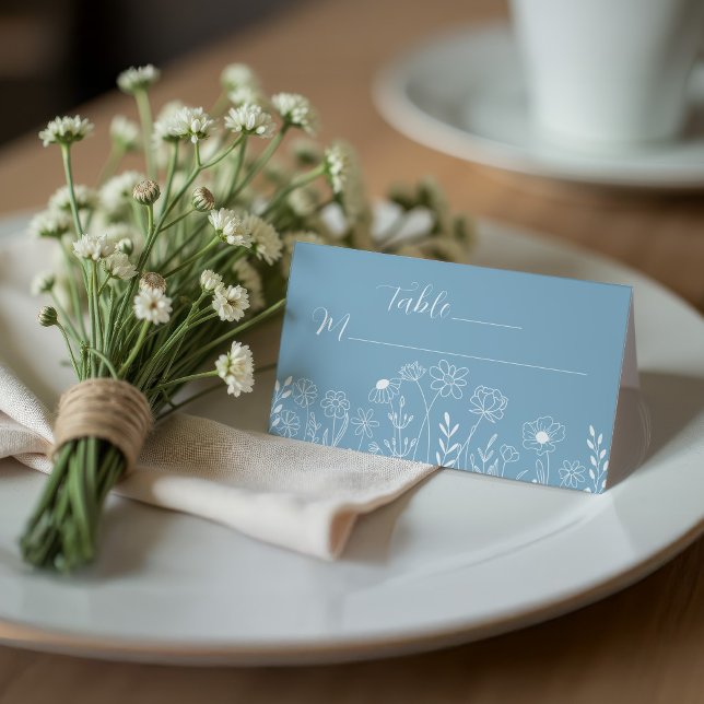 Carte De Placement Fleur sauvage de mariage élégant bleu foncé plié (Wedding Dusty Blue and White Wildflowers on folder seating place card.)