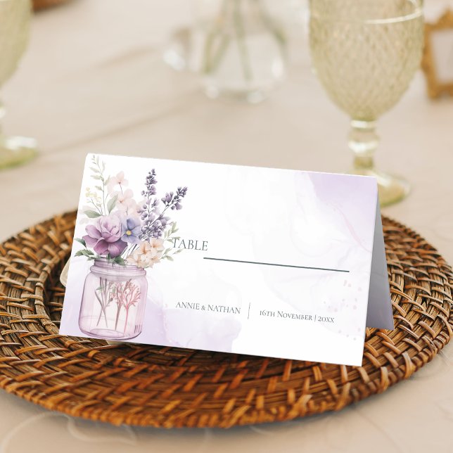 Carte De Placement Fleurs violettes Mason Jar Réception de mariage fl (Purple Flowers Mason Jar Floral Wedding Reception Place Card)
