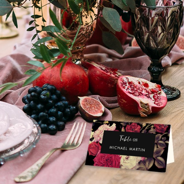 Carte De Placement Table de Mariage floral moody romantique (Beautiful floral table card adds romance to an lush setting.)
