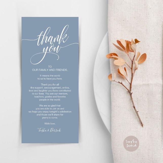 Carte de réglage du Merci du dîner de répétition (Rehearsal Dinner Wedding Brunch Celebration, Place Setting Thank You Card, in Dusty Blue)
