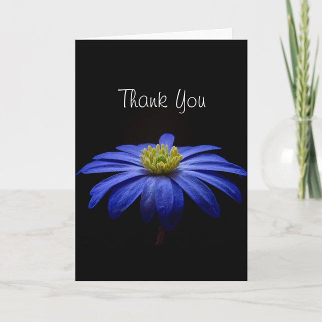 Carte De Remerciements Belle Jolie Fleur Bleue sur Noir (Devant)