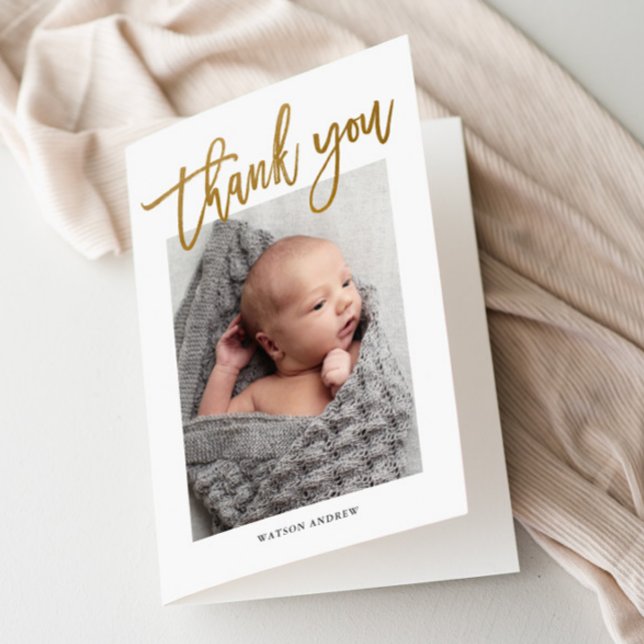 Carte De Remerciements Calligraphie moderne photo bébé (Modern gold thank you script baby photo thank you card.)