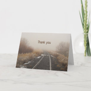 Carte De Remerciements Chemin de fer dans le paysage hivernal de Foggy