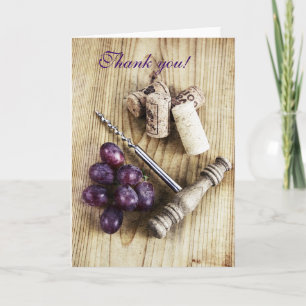 Carte De Remerciements Corks, grapes et corkscrew on wood