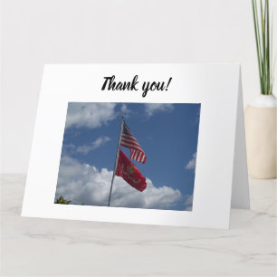 Carte De Remerciements Drapeaux patriotiques et ciel bleu sur un