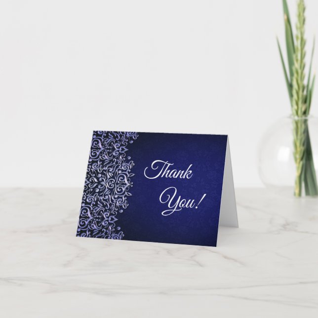 Carte De Remerciements Elégant bleu marine et blanc Damas (Devant)