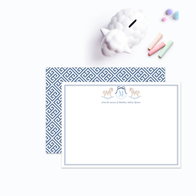 Carte De Remerciements Élégant Cheval à rocher Monogramme Baby Boy Papete (Elegant blue and whie monogram nursery note cards featuring hand-painted watercolor rocking horse)