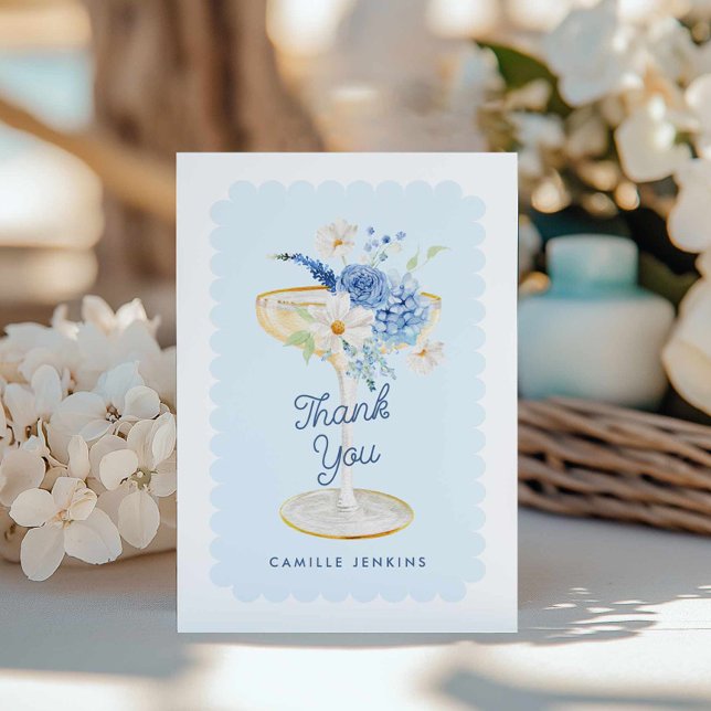 Carte De Remerciements Élégant Pétales Bleues et Procuco (Blue Petals and Prosecco Thank you card)