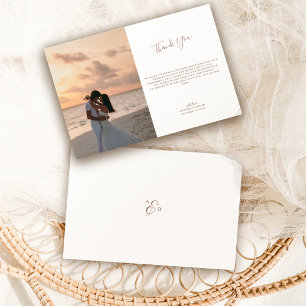 Carte De Remerciements Élégant Script Mocha Monogram Mariage Photo