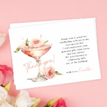 Fête de mariage avec des pétales florales roses et