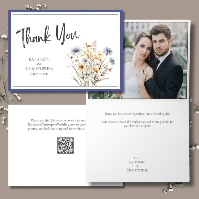 Carte De Remerciements Fleurs sauvages Bleus Élégant Mariage officiel Pho (Blue Wildflowers Elegant Wedding Photo Thank You Card with blue, yellow, beige wildflowers, QR Code.)