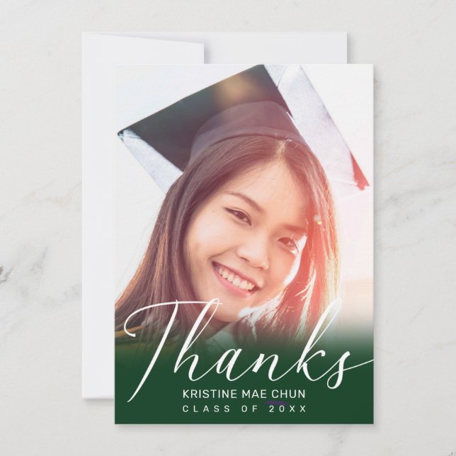 Carte De Remerciements Graduation moderne blanc Script photo vert (Devant)