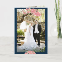 Les pivoines roses bleu-foncé épousant la photo