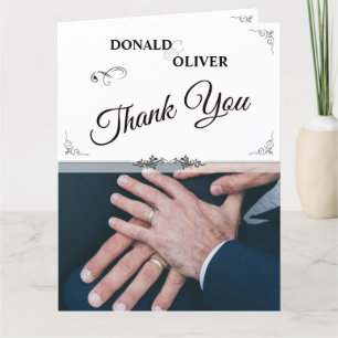 Carte De Remerciements Mains d'un couple gay de mariage avec des anneaux