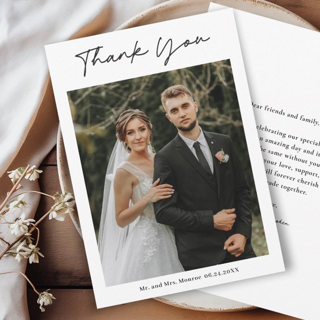 Carte De Remerciements Mariage photo de script manuscrit simple (Simple handwritten wedding photo thank you cards.)