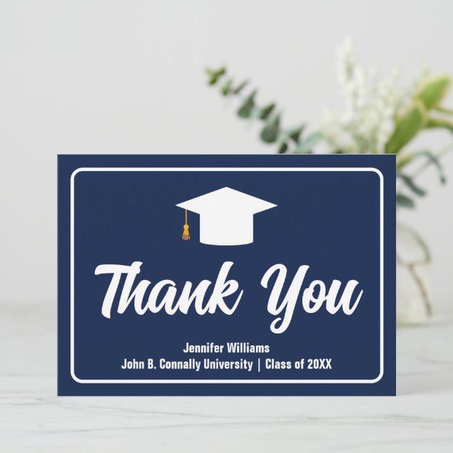Carte De Remerciements Marine Blue White Typographie Custom Graduate (Debout devant)