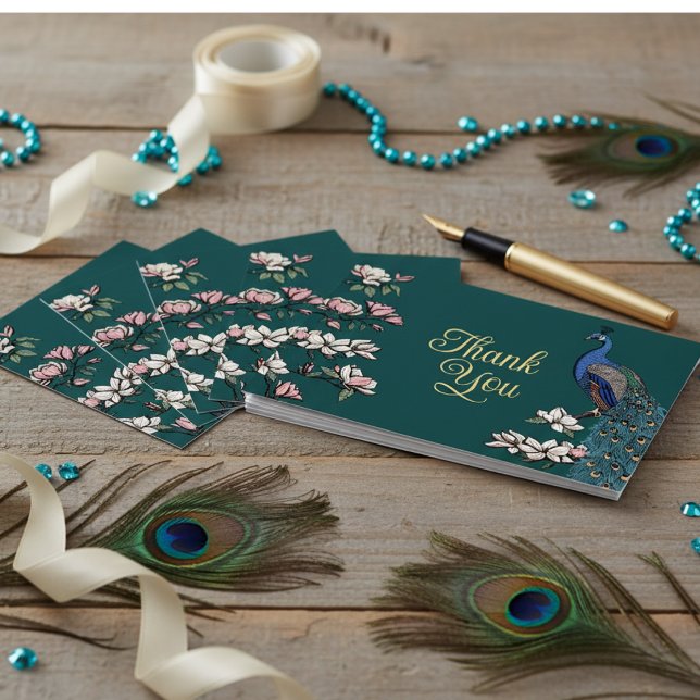 Carte de remerciements Peacock Turquoise et or rus (Elegant Blue Teal Peacock & Magnolia Flowers Thank You Card. Chic Teal Peafowl Card with Gold Foil)