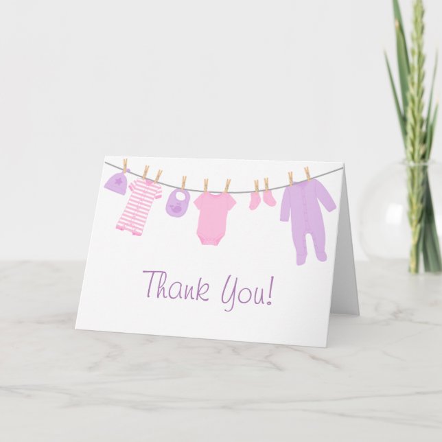 Carte De Remerciements Petits vêtements rose et violet saupoudrer de Merc (Devant)