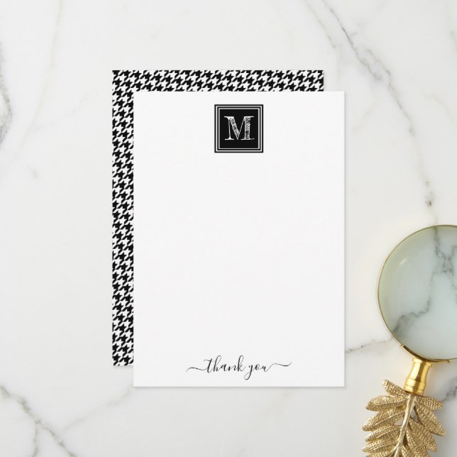 Carte De Remerciements Pied de fond noir blanc | Monogramme moderne (Devant/Arrière en situation)