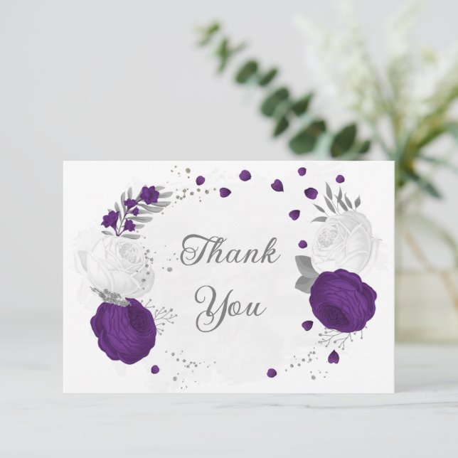 Carte De Remerciements royal violet & fleurs blanches argent mariage (Debout devant)