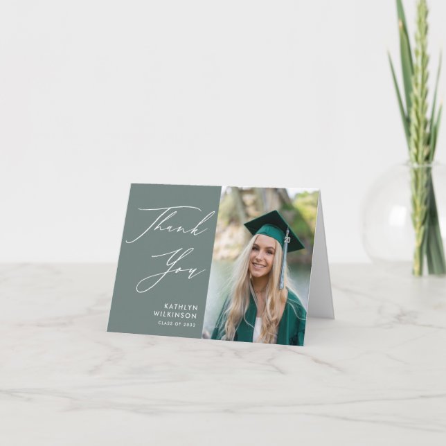 Carte De Remerciements Sage Green Élégant Script Simple Photo Graduation (Devant)