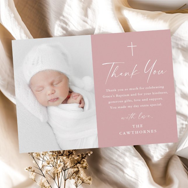 Carte De Remerciements Script élégant moderne Dusty rose photo Baptême (Modern elegant script dusty pink girls photo baptism thank you cad.)