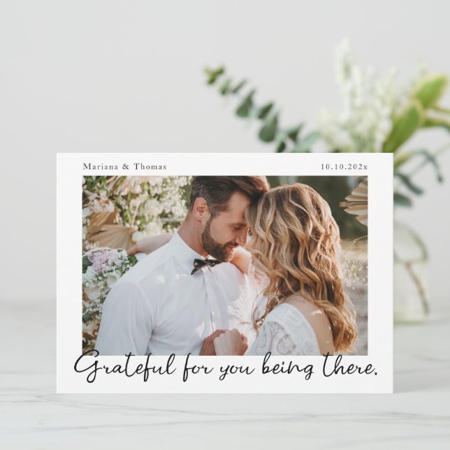 Carte De Remerciements Script Modern Wedding Photo Thank You Card (Debout devant)