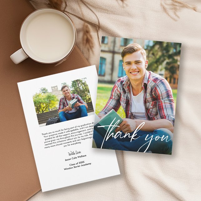 Carte De Remerciements Script moderne Homme Diplômé photo (Modern Script Male College graduation thank you card.)