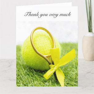 Carte De Remerciements Tennis avec raquette et boules sur herbe verte