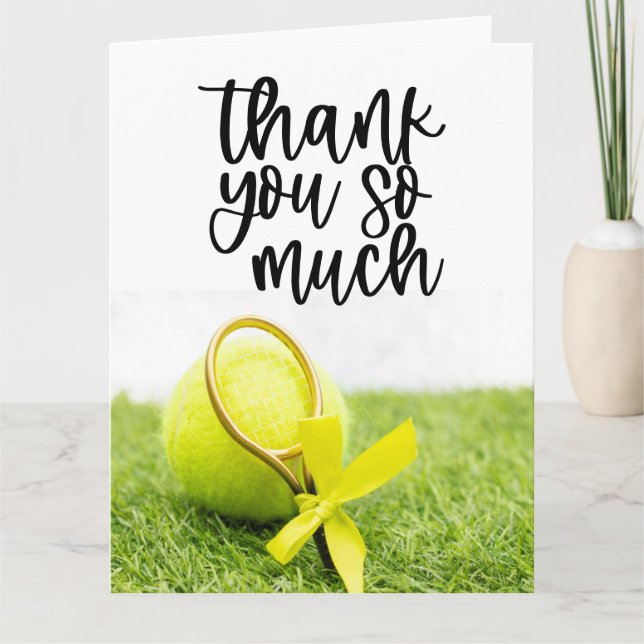 Carte De Remerciements Tennis avec raquette et boules sur herbe verte (Devant)