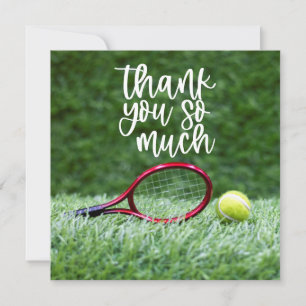 Carte De Remerciements Tennis avec raquette et boules sur herbe verte