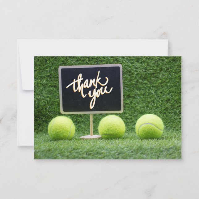 Carte De Remerciements Tennis ball sur l'herbe verte avec tableau (Devant)