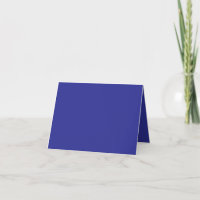 un mur bleu avec une horloge