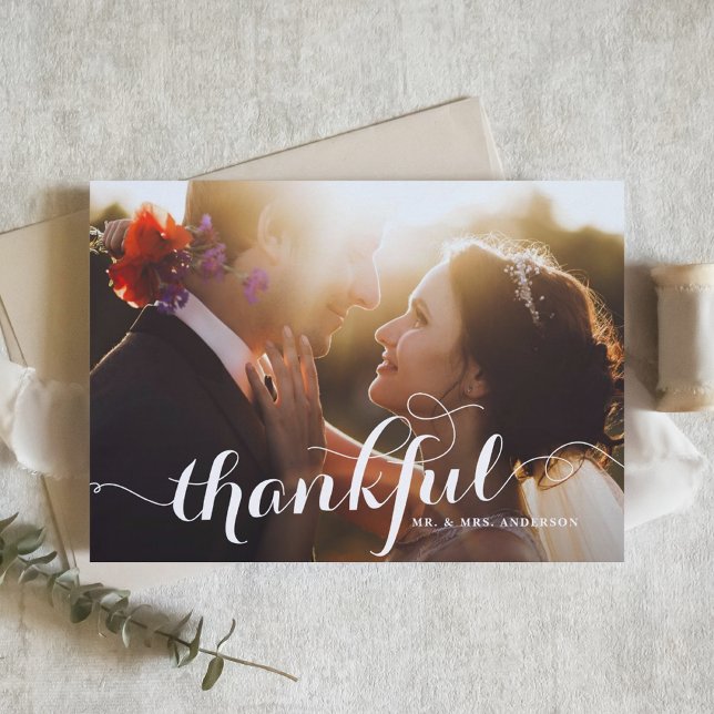 Carte De Remerciements White Thankful Moderne Calligraphie Mariage photo (Créateur téléchargé)