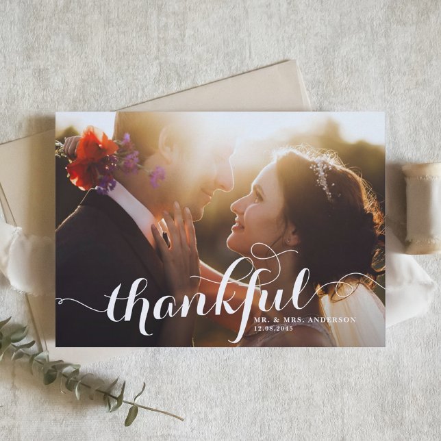 Carte De Remerciements White Thankful Moderne Calligraphie Mariage photo (Créateur téléchargé)
