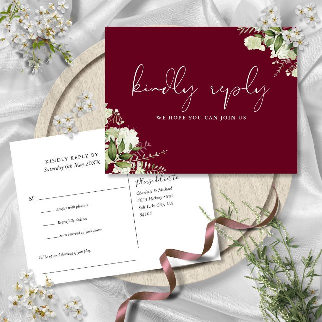 Carte de réponse à une demande de chanson en verdu (Burgundy Greenery Song Request RSVP Postcard)