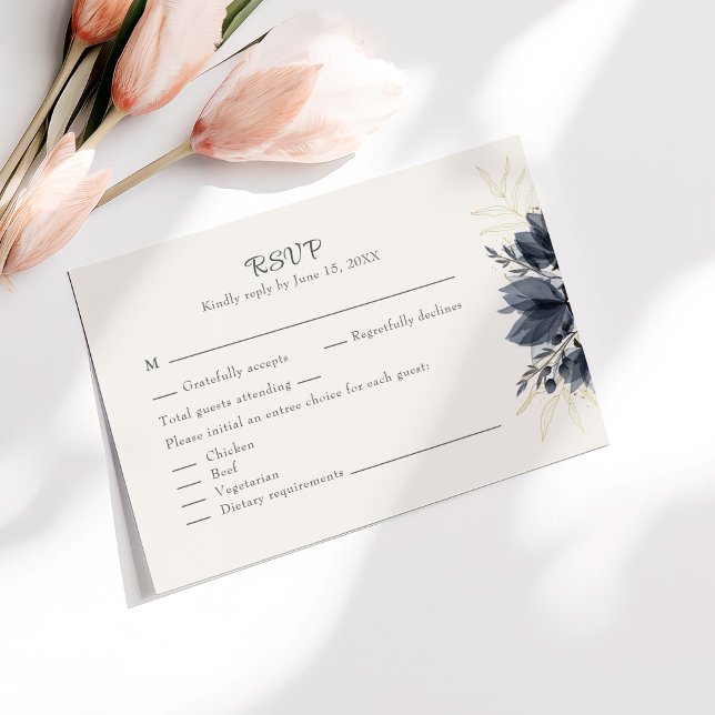 Carte de réponse de mariage Fleurs grises douces a (Gentle Gray Flowers Wedding RSVP Card with Menu on a sunny table with pale pink flowers.)