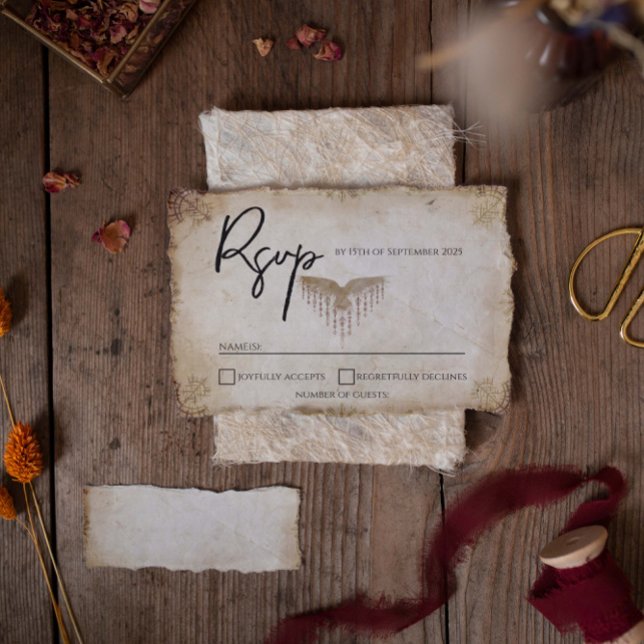 Carte de réponse Mariage Viking unique (Viking inspired wedding RSVP card in rustic style rested on a wooden background)