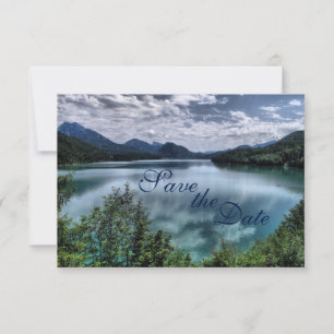 Carte de sauvegarde de date de mariage au bord d'u