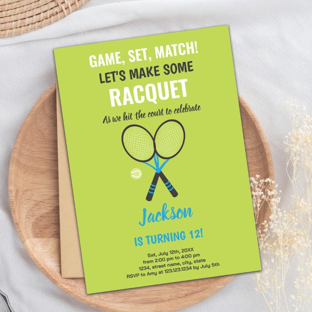 Carte de sport pour enfants avec raquette et balle (Green Tennis Birthday Invitations)